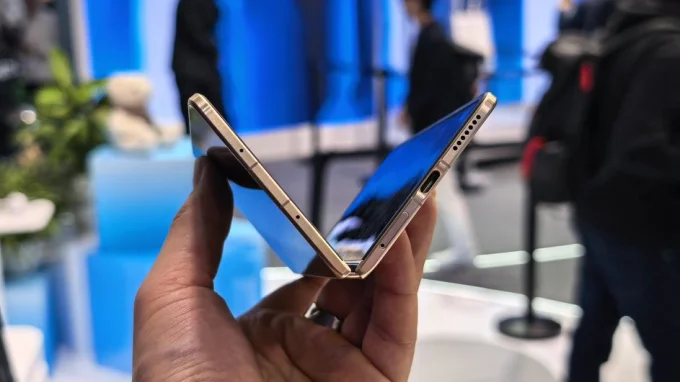Honor Magic V6