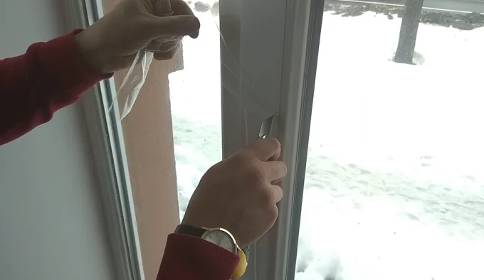 Пищевая пленка на окнах