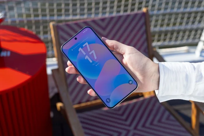 Huawei nova 16s в руке